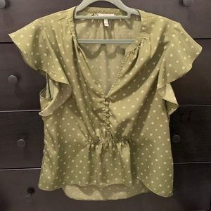 Green shirt sleeve blouse